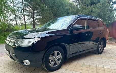 Mitsubishi Outlander III рестайлинг 3, 2014 год, 1 498 000 рублей, 3 фотография