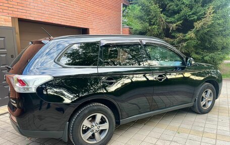 Mitsubishi Outlander III рестайлинг 3, 2014 год, 1 498 000 рублей, 5 фотография