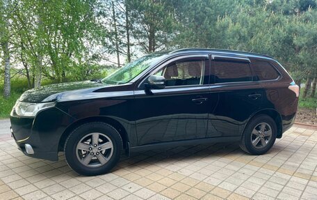 Mitsubishi Outlander III рестайлинг 3, 2014 год, 1 498 000 рублей, 6 фотография