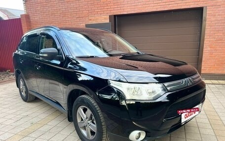 Mitsubishi Outlander III рестайлинг 3, 2014 год, 1 498 000 рублей, 2 фотография