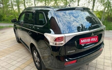 Mitsubishi Outlander III рестайлинг 3, 2014 год, 1 498 000 рублей, 10 фотография