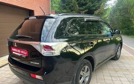 Mitsubishi Outlander III рестайлинг 3, 2014 год, 1 498 000 рублей, 9 фотография