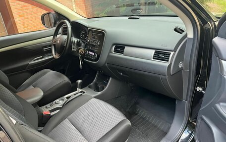 Mitsubishi Outlander III рестайлинг 3, 2014 год, 1 498 000 рублей, 13 фотография