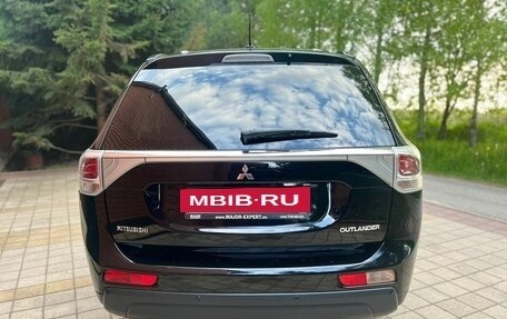 Mitsubishi Outlander III рестайлинг 3, 2014 год, 1 498 000 рублей, 8 фотография