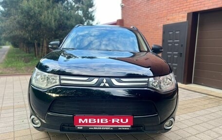 Mitsubishi Outlander III рестайлинг 3, 2014 год, 1 498 000 рублей, 4 фотография