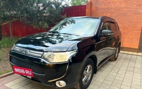 Mitsubishi Outlander III рестайлинг 3, 2014 год, 1 498 000 рублей, 12 фотография