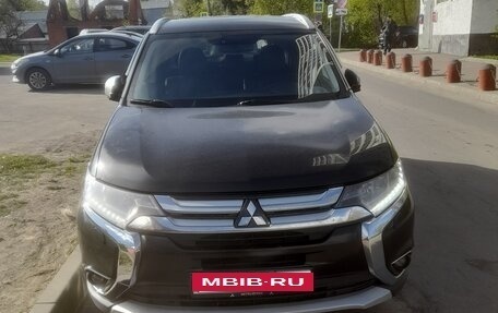 Mitsubishi Outlander III рестайлинг 3, 2016 год, 1 600 000 рублей, 4 фотография