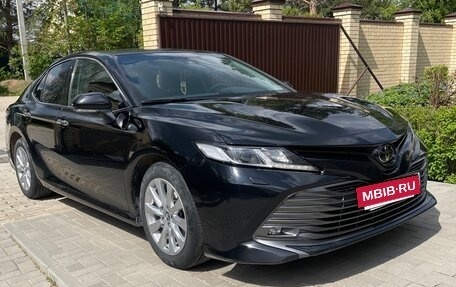 Toyota Camry, 2018 год, 2 750 000 рублей, 2 фотография