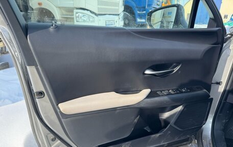 Lexus UX I, 2019 год, 3 000 000 рублей, 6 фотография