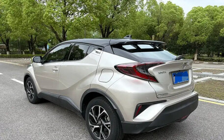 Toyota C-HR I рестайлинг, 2021 год, 1 610 000 рублей, 4 фотография
