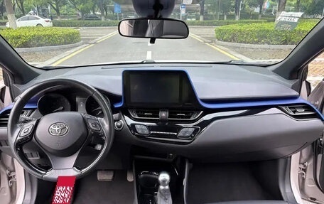 Toyota C-HR I рестайлинг, 2021 год, 1 610 000 рублей, 9 фотография