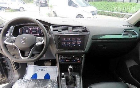 Volkswagen Tiguan II, 2021 год, 2 899 800 рублей, 7 фотография