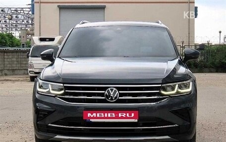 Volkswagen Tiguan II, 2021 год, 2 899 800 рублей, 2 фотография