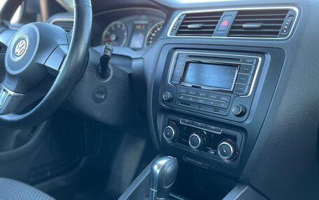 Volkswagen Jetta VI, 2011 год, 894 000 рублей, 5 фотография