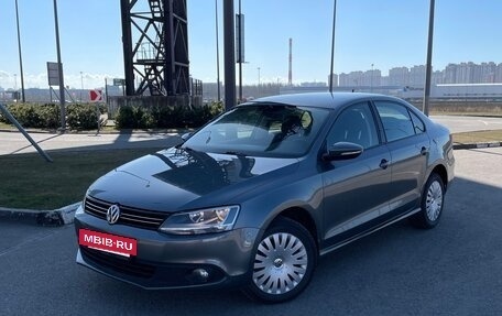 Volkswagen Jetta VI, 2011 год, 894 000 рублей, 2 фотография