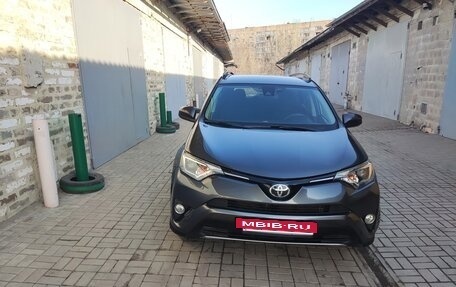 Toyota RAV4, 2017 год, 2 400 000 рублей, 3 фотография