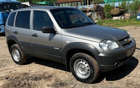Chevrolet Niva I рестайлинг, 2017 год, 570 000 рублей, 2 фотография
