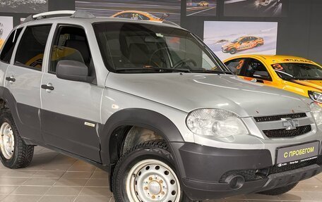 Chevrolet Niva I рестайлинг, 2017 год, 630 000 рублей, 3 фотография