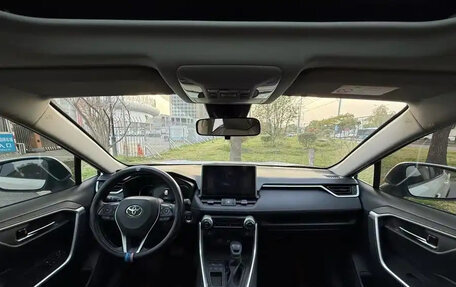 Toyota RAV4, 2021 год, 2 100 000 рублей, 5 фотография