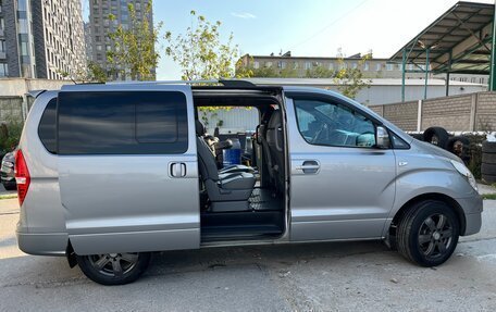 Hyundai Grand Starex Grand Starex I рестайлинг 2, 2016 год, 2 900 000 рублей, 9 фотография