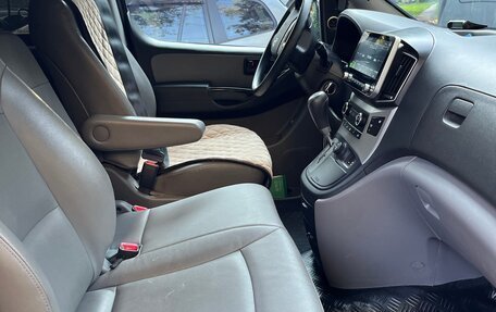Hyundai Grand Starex Grand Starex I рестайлинг 2, 2016 год, 2 900 000 рублей, 14 фотография