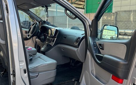 Hyundai Grand Starex Grand Starex I рестайлинг 2, 2016 год, 2 900 000 рублей, 17 фотография