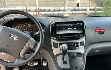 Hyundai Grand Starex Grand Starex I рестайлинг 2, 2016 год, 2 900 000 рублей, 18 фотография