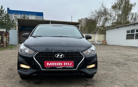 Hyundai Solaris II рестайлинг, 2018 год, 1 290 000 рублей, 1 фотография