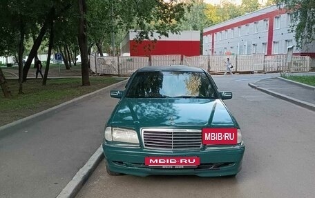Mercedes-Benz C-Класс, 1998 год, 300 000 рублей, 2 фотография
