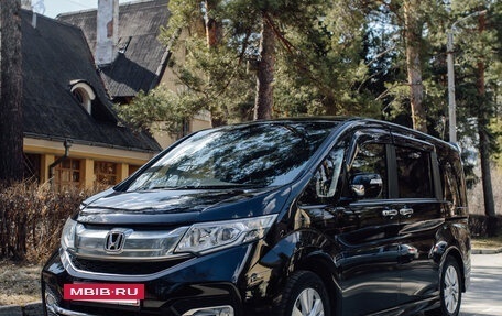 Honda Stepwgn IV, 2015 год, 2 100 000 рублей, 2 фотография