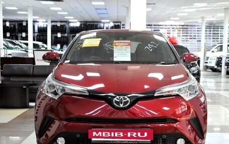 Toyota C-HR I рестайлинг, 2017 год, 1 399 000 рублей, 3 фотография