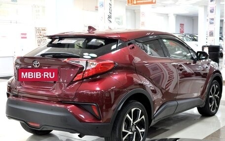 Toyota C-HR I рестайлинг, 2017 год, 1 399 000 рублей, 7 фотография