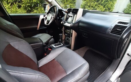 Toyota Land Cruiser Prado 150 рестайлинг 2, 2010 год, 3 200 000 рублей, 2 фотография