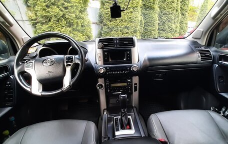 Toyota Land Cruiser Prado 150 рестайлинг 2, 2010 год, 3 200 000 рублей, 3 фотография