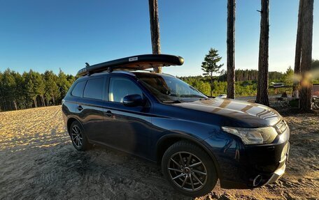 Mitsubishi Outlander III рестайлинг 3, 2014 год, 1 490 000 рублей, 8 фотография