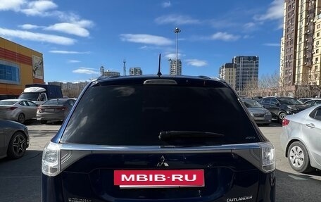 Mitsubishi Outlander III рестайлинг 3, 2014 год, 1 490 000 рублей, 3 фотография