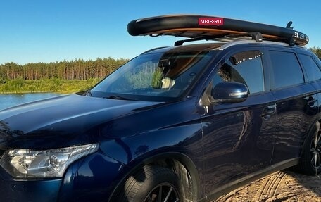 Mitsubishi Outlander III рестайлинг 3, 2014 год, 1 490 000 рублей, 10 фотография