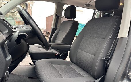 Volkswagen Multivan T6 рестайлинг, 2019 год, 5 300 000 рублей, 8 фотография