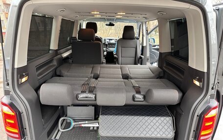 Volkswagen Multivan T6 рестайлинг, 2019 год, 5 300 000 рублей, 18 фотография