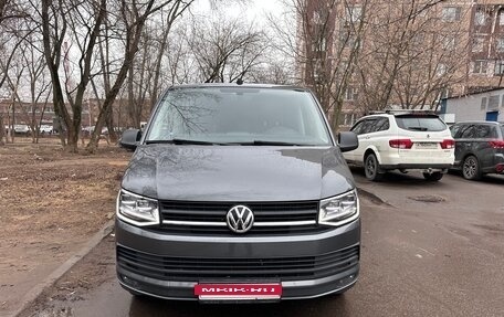 Volkswagen Multivan T6 рестайлинг, 2019 год, 5 300 000 рублей, 2 фотография