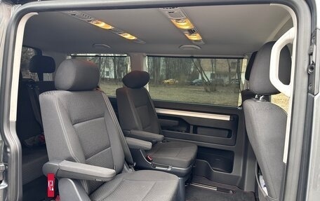 Volkswagen Multivan T6 рестайлинг, 2019 год, 5 300 000 рублей, 14 фотография