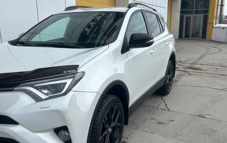 Toyota RAV4, 2018 год, 2 750 000 рублей, 2 фотография