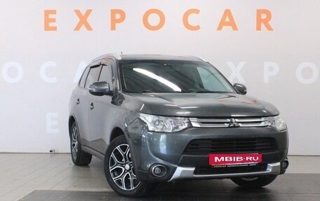 Mitsubishi Outlander III рестайлинг 3, 2014 год, 1 560 000 рублей, 3 фотография