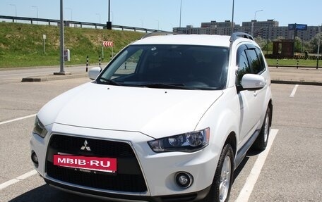 Mitsubishi Outlander III рестайлинг 3, 2011 год, 1 450 000 рублей, 2 фотография