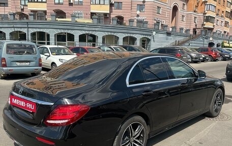 Mercedes-Benz E-Класс, 2019 год, 3 270 000 рублей, 4 фотография