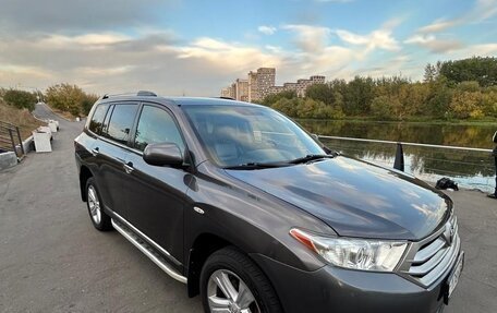 Toyota Highlander III, 2010 год, 1 680 000 рублей, 4 фотография