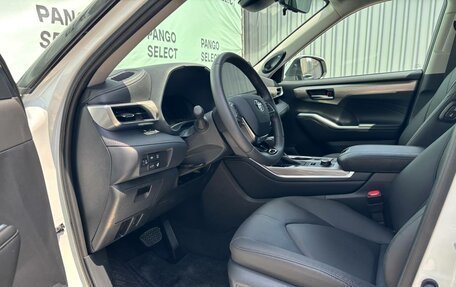 Toyota Highlander, 2025 год, 5 850 000 рублей, 29 фотография