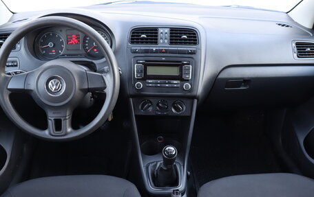 Volkswagen Polo VI (EU Market), 2012 год, 600 000 рублей, 10 фотография