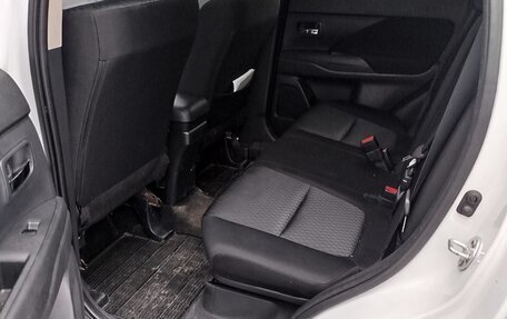 Mitsubishi Outlander III рестайлинг 3, 2013 год, 1 580 000 рублей, 5 фотография