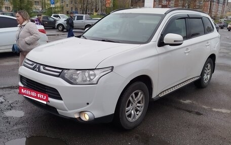Mitsubishi Outlander III рестайлинг 3, 2013 год, 1 580 000 рублей, 3 фотография